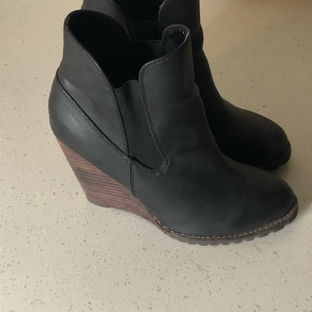 Boots - Picture 3 of 5